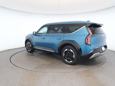Used 2024 Kia EV9 Land image 3