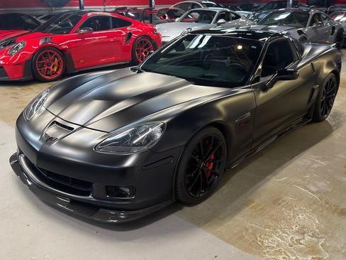 Used 2013 Chevrolet Corvette Z06 w/ 3LZ Preferred Equipment Group RWD image 12