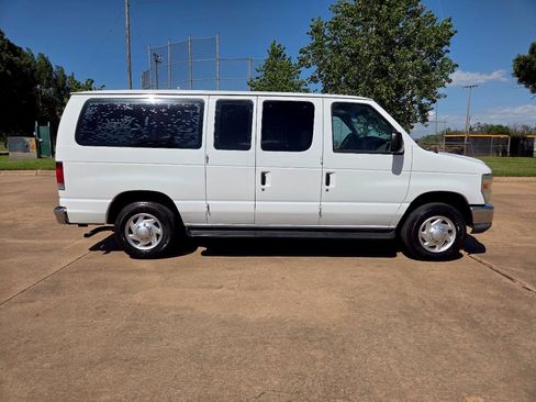 Used 2011 Ford E-150 and Econoline 150 Wagon RWD image 26
