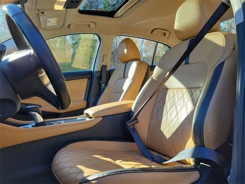 Used 2025 Nissan Sentra SV w/ SV Premium Package image 17