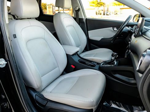 Used 2022 Hyundai Kona Limited image 36