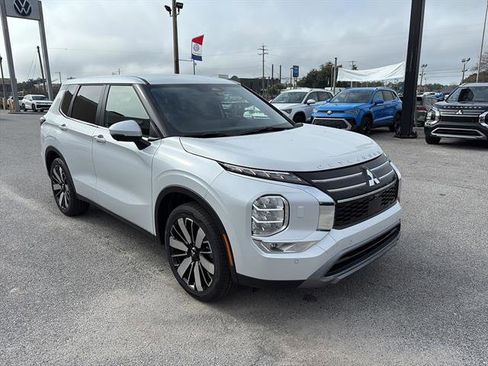 New 2026 Mitsubishi Outlander SE image 8