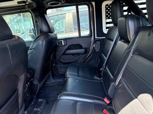 Used 2019 Jeep Wrangler Unlimited Sahara AWD/4WD image 16