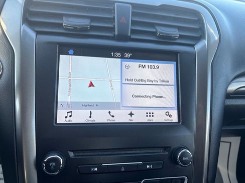 Used 2017 Ford Fusion SE w/ Equipment Group 201A image 25