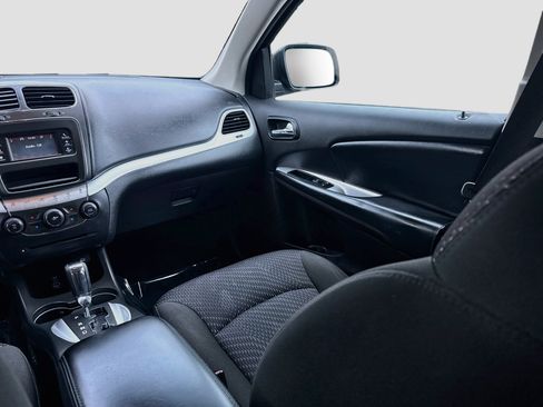 Used 2019 Dodge Journey SE w/ Connectivity Group FWD image 18