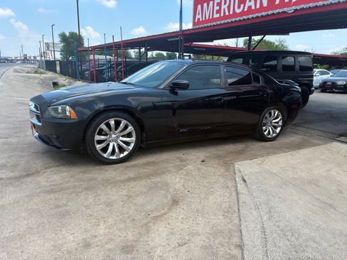 Used 2012 Dodge Charger SE RWD image 25