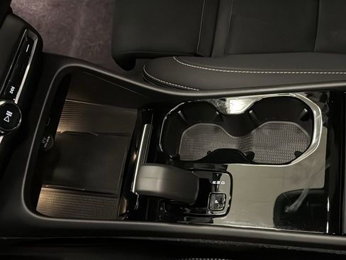 Used 2024 Volvo C40 P8 Recharge Ultimate w/ Protection Package Premier image 21