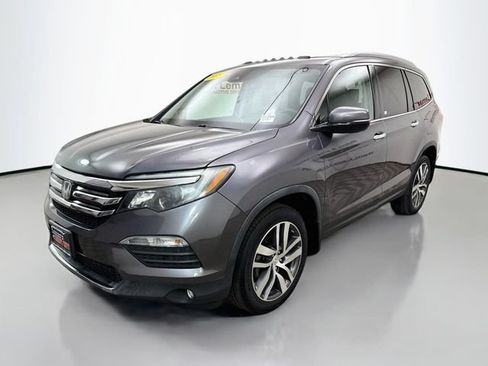 Used 2018 Honda Pilot Touring image 3