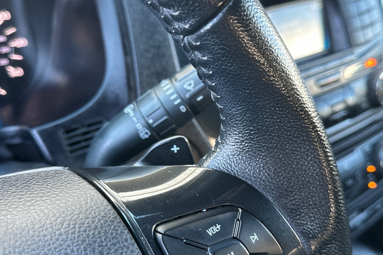 Used 2017 Ford Explorer XLT FWD image 38