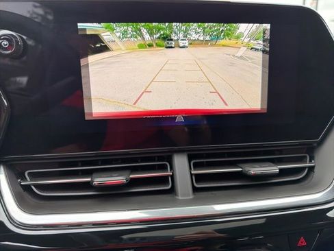 Used 2024 Chevrolet Trax RS w/ Sunroof Package FWD image 15