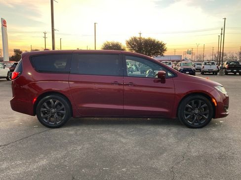 Used 2019 Chrysler Pacifica Touring Plus w/ Advanced Safetytec Group image 3