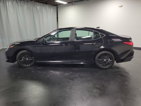 Used 2025 Toyota Camry SE FWD image 5