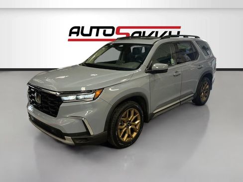 Used 2024 Honda Pilot Touring image 3