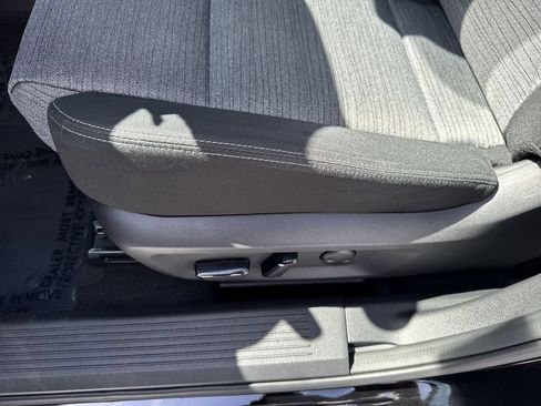 Used 2023 Nissan Rogue SV FWD image 42