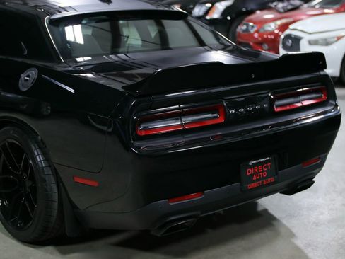 Used 2016 Dodge Challenger R/T image 18