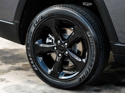 Used 2023 Jeep Grand Cherokee L Laredo image 55