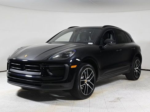 Certified 2025 Porsche Macan image 1