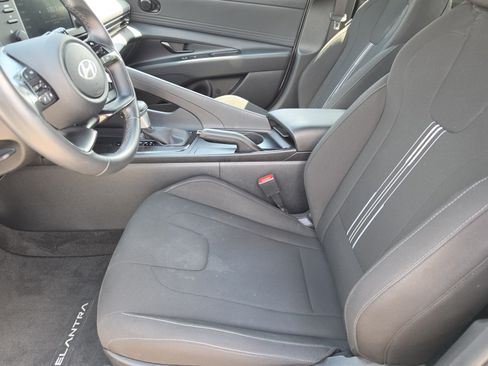 Used 2025 Hyundai Elantra Sport FWD image 10