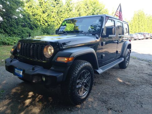 Used 2025 Jeep Wrangler Unlimited Sport AWD/4WD image 26
