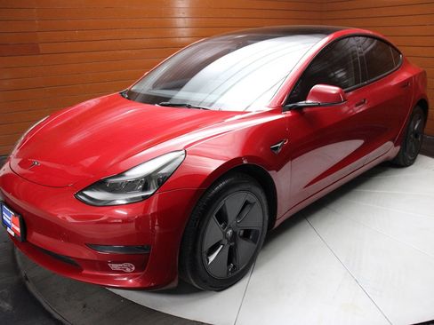 Used 2023 Tesla Model 3 Standard Range image 2