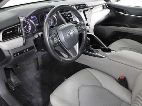 Used 2020 Toyota Camry SE image 16