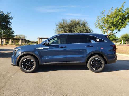 New 2026 Kia Sorento S image 4
