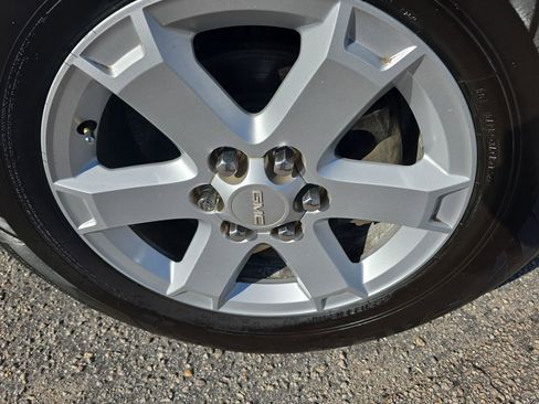 Used 2014 GMC Acadia SLE image 36