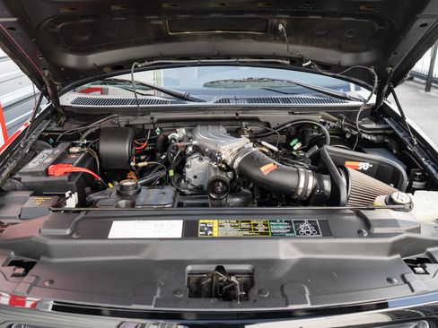 Used 2004 Ford F150 Lightning RWD image 25