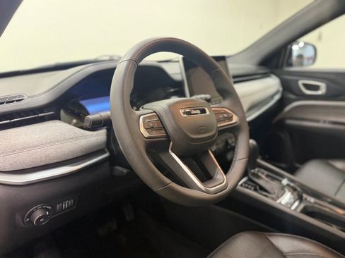 Used 2023 Jeep Compass Latitude w/ Sun and Sound Group AWD/4WD image 10