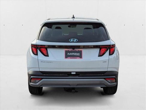 New 2025 Hyundai Tucson SE image 8