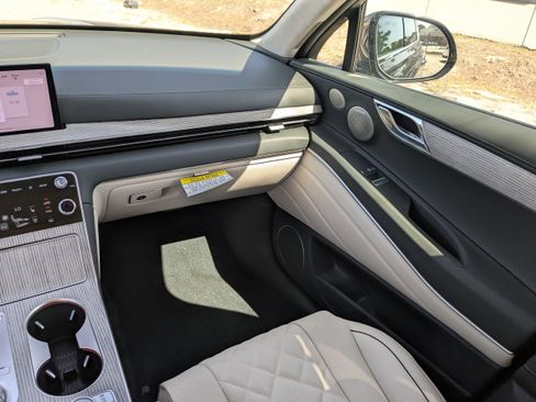 New 2025 Genesis GV80 3.5T Prestige image 12