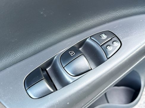 Used 2018 Nissan Sentra SR w/ Premium Package (P02) image 7