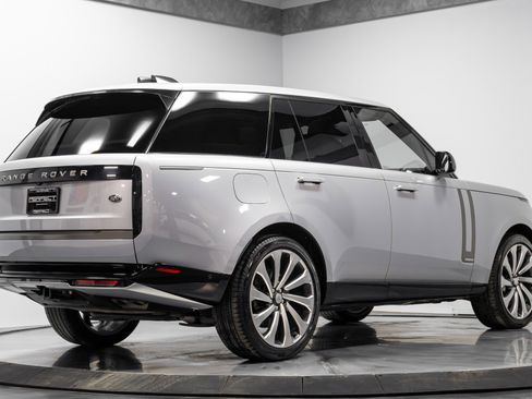 Used 2023 Land Rover Range Rover Autobiography image 13