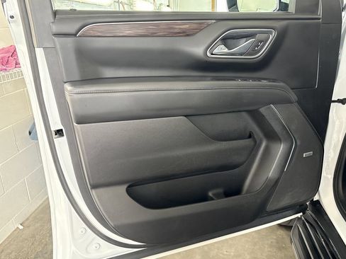Used 2023 Chevrolet Tahoe LT w/ Luxury Package AWD/4WD image 15