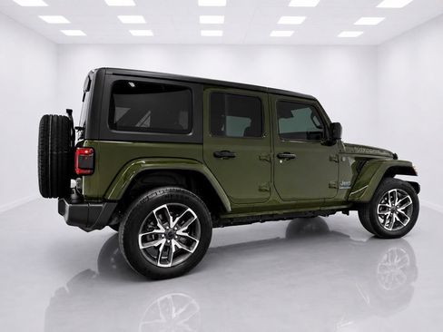 Used 2024 Jeep Wrangler Unlimited w/ Convenience Group AWD/4WD image 4