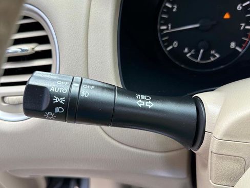 Used 2015 Nissan Pathfinder Platinum w/ Family Entertainment Package image 21