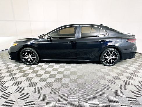 Used 2024 Toyota Camry SE image 6