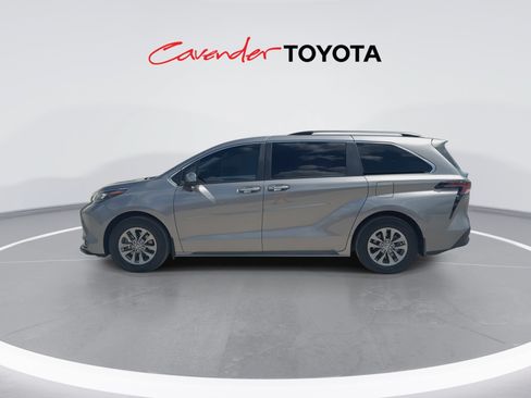 Certified 2026 Toyota Sienna XLE FWD image 5