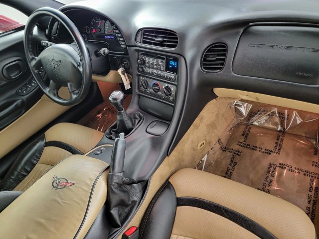 Used 2001 Chevrolet Corvette Coupe RWD image 17