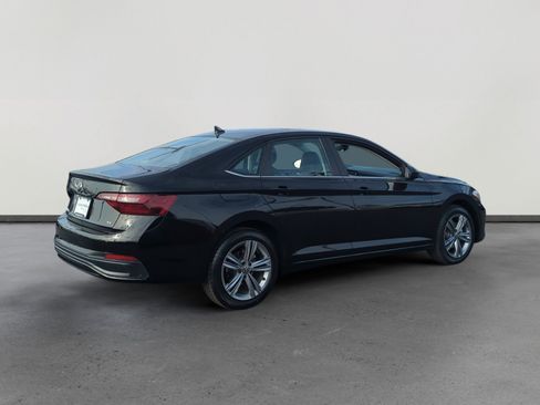 Certified 2024 Volkswagen Jetta SE image 5