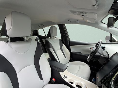 Used 2018 Toyota Prius Prime Advanced FWD image 25