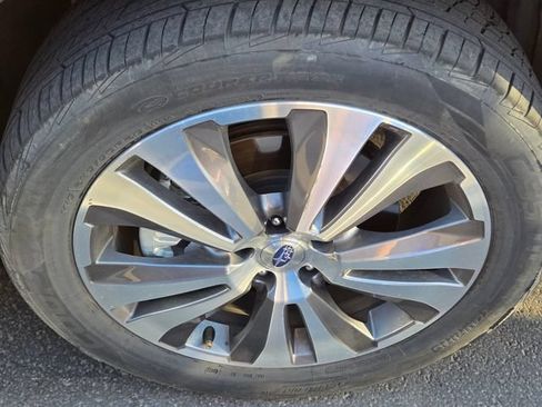 Used 2019 Subaru Ascent Touring w/ Popular Package #2 AWD/4WD image 3