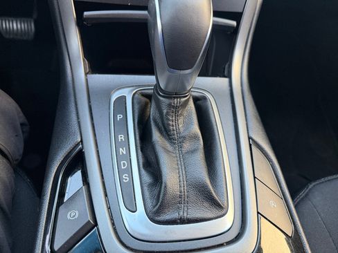 Used 2017 Ford Edge SE FWD image 25
