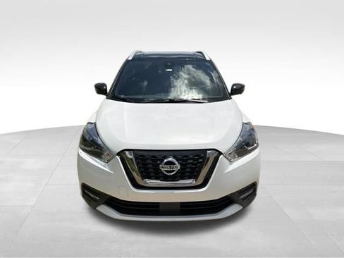 Used 2020 Nissan Kicks SR w/ SR Premium Package FWD image 9