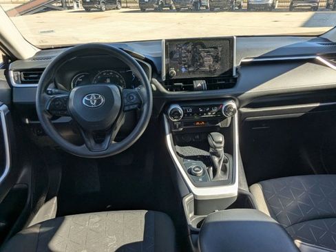 Used 2025 Toyota RAV4 XLE image 24