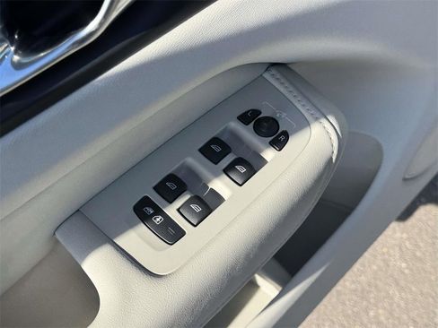 Certified 2023 Volvo XC60 B5 Plus w/ Climate Package image 15