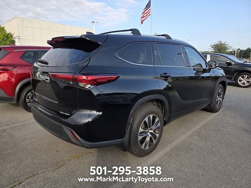 Used 2022 Toyota Highlander XLE AWD/4WD image 10