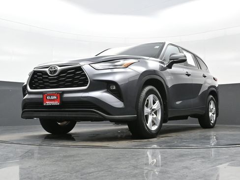 Used 2024 Toyota Highlander LE image 27