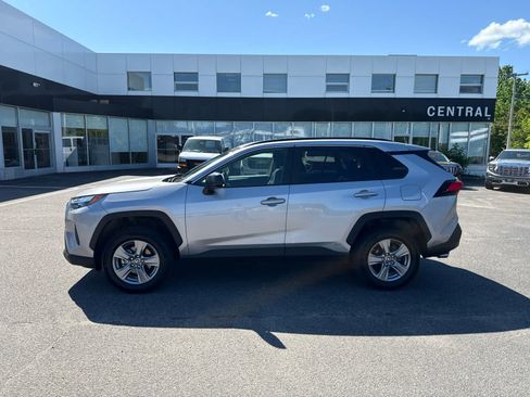 Used 2025 Toyota RAV4 LE AWD/4WD image 2