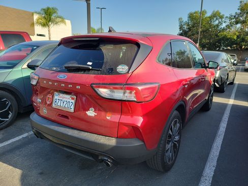 Used 2021 Ford Escape SE w/ SE Sport Appearance Package FWD image 4
